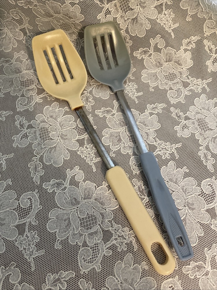 2 Vintage Ekco-Like Unbranded Nylon Slotted Spoon Serving Cooking 11.5” Blue Whi