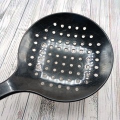Vintage Ultratemp Black Round Slotted Holes Serving Spoon 2118 Robinson Knife