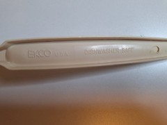 Ekco Vintage Beige plastic kitchen ladle, made in USA dishwasher safe