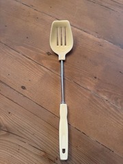 Vintage Ekco-Like Unbranded Nylon Slotted Spoon beige Serving Cooking Utensil