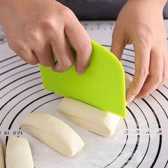 Plastic Cake Spatula &Dough Knife–Smooth Butter Scraper, Essential Baking Tool