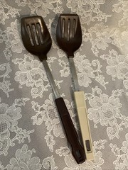 2 Vintage Ekco-Like Unbranded Nylon Slotted Spoons Serving Cooking 11.5” Brown