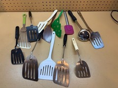 Vintage Kitchen Spatula Flipper Lot of 13- Ecko, Robinson, Foley, Unbranded