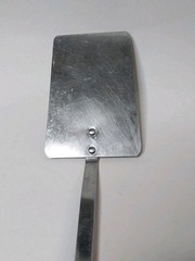 VINTAGE UNBRANDED STAINLESS STEEL USA GRAPES & PEARS SOLID HEAD SPATULA 13”
