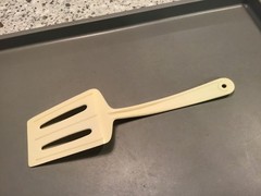 Vintage Unbranded Plastic Slotted Spatula Flipper Turner w/Roses on Handle