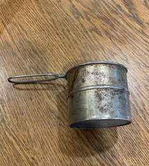 Vintage Unbranded 2 Cup Shaker Style Flour / Sugar Sifter