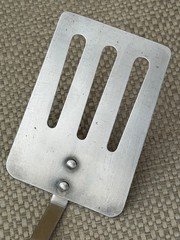 Vintage Unbranded Short Handle Slotted Spatula Turner Flipper Stainless USA 10½”