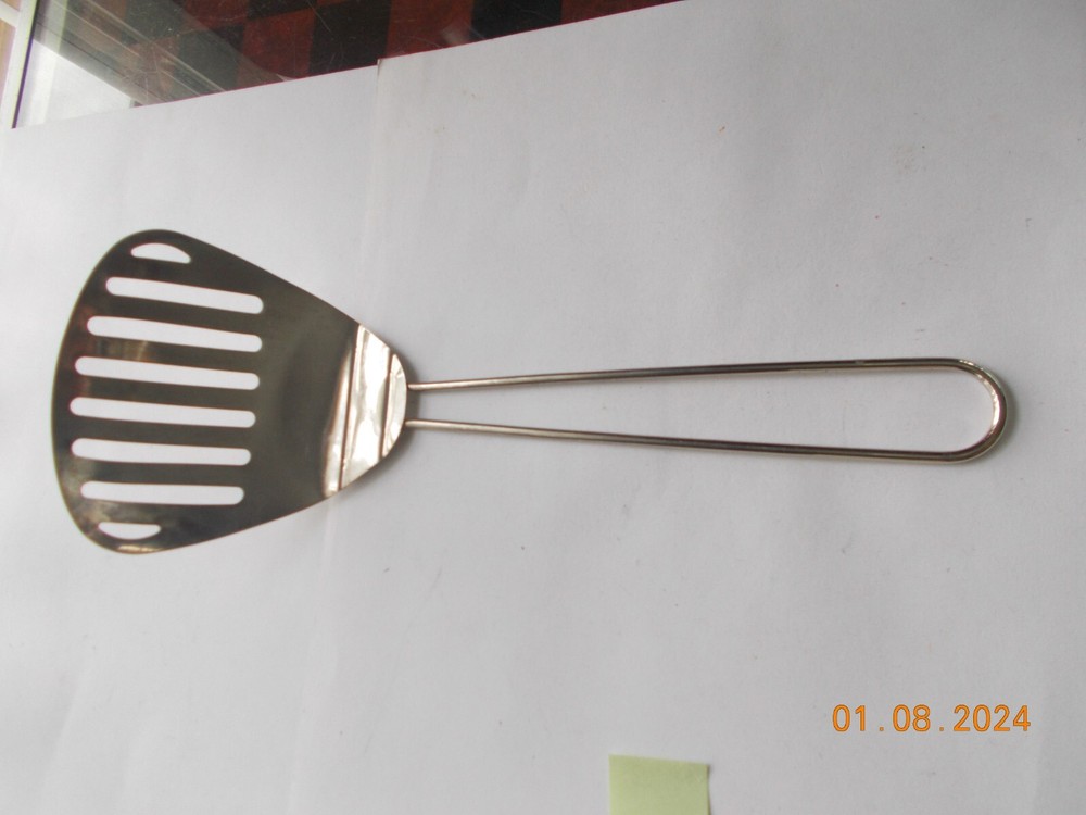 Lightly Used Fryer Scoop, 8 Slot, 10″, Scoop #1, Marked China-N
