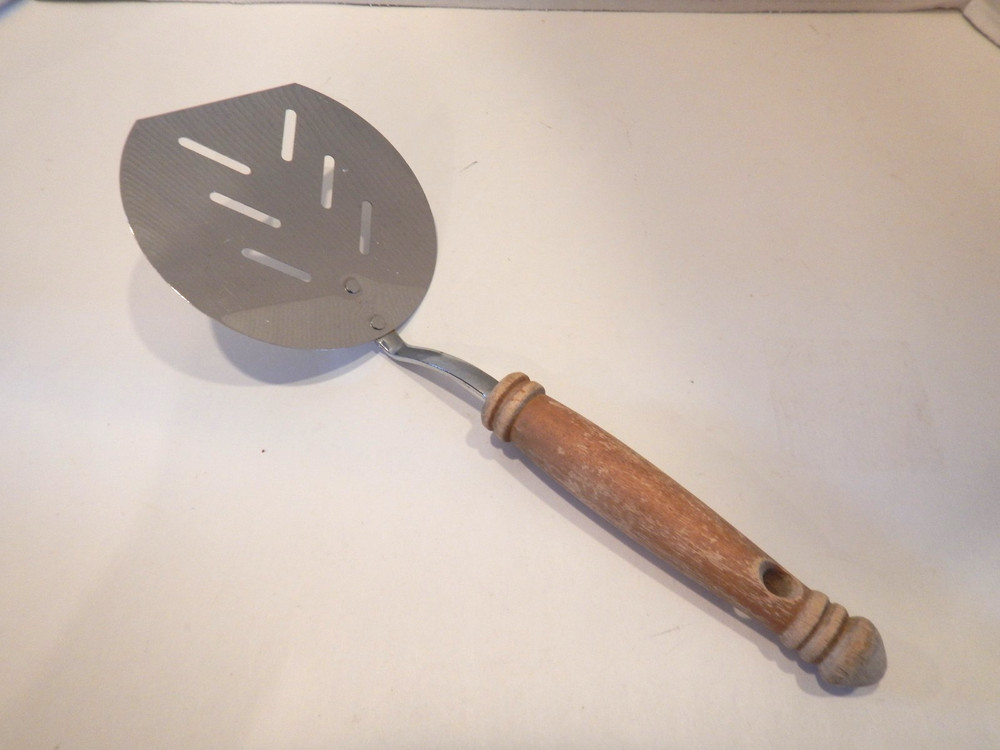 VTG Slotted Wide Round Chrome Spatula Metal Turner Wood Handle Short 11″ Long