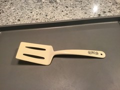 Vintage Unbranded Plastic Slotted Spatula Flipper Turner w/Roses on Handle
