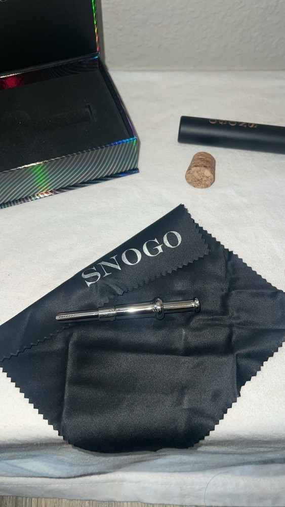 Snogo Cacao Straw Silver SMG Design.