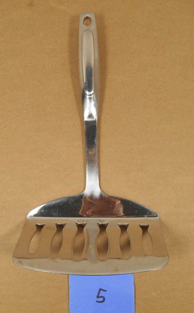 Endurance 18/10 China Jumbo Fish Spatula with Fish Design B5