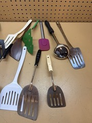 Vintage Kitchen Spatula Flipper Lot of 13- Ecko, Robinson, Foley, Unbranded