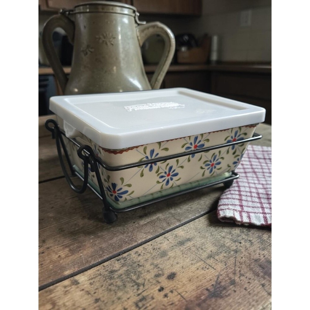 TEMP-TATIONS by Tara Trellis 1.0qt Cassarole Dish with lid, trivet, and Rack