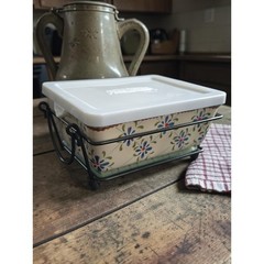 TEMP-TATIONS by Tara Trellis 1.0qt Cassarole Dish with lid, trivet, and Rack