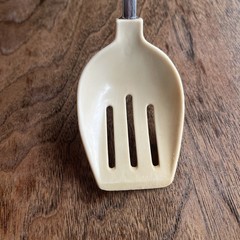 Vintage Unbranded Almond Cream Nylon Slotted Spoon Wood Riveted Handle 12”