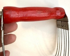 Vintage ANDROCK Wire Pastry Blender Dough Cutter Red Wood Handle Made in USA