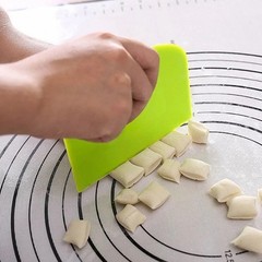 Plastic Cake Spatula &Dough Knife–Smooth Butter Scraper, Essential Baking Tool