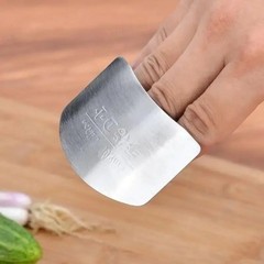 1pc Stainless Steel Finger Guard – Safe & Reusable Kitchen Cutting Tool – NEW