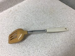 Vintage Ekco-Like Unbranded Nylon Slotted Spoon beige/yellow Serving Cooking