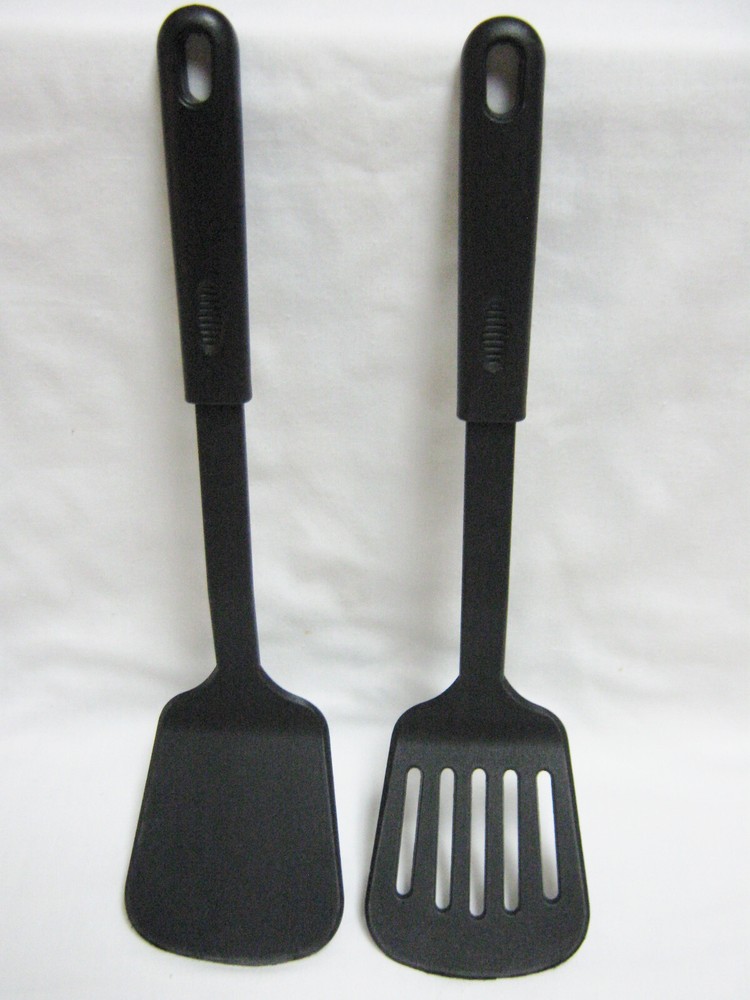 2 UNBRANDED BLACK PLASTIC/NYLON SPATULAS TURNERS UTENSILS SOLID & SLOTTED