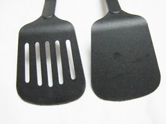 2 UNBRANDED BLACK PLASTIC/NYLON SPATULAS TURNERS UTENSILS SOLID & SLOTTED