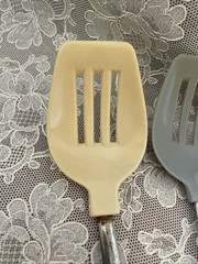 2 Vintage Ekco-Like Unbranded Nylon Slotted Spoon Serving Cooking 11.5” Blue Whi