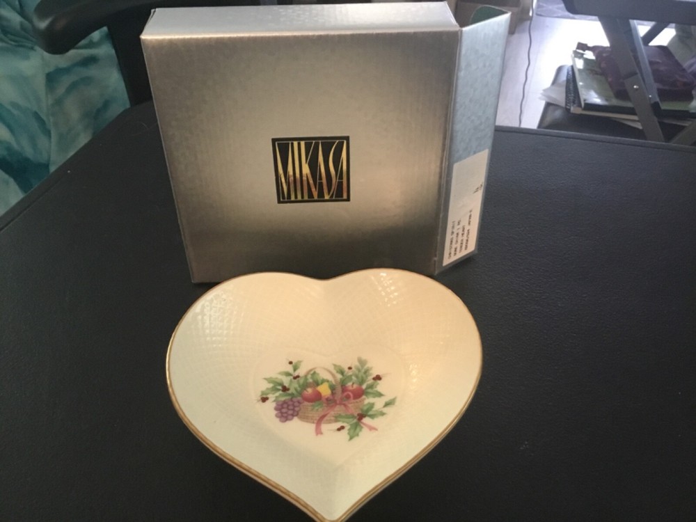 Mikasa Ivory Bone China Heart Shaped Dish “Christmas Spirit Tender Heart”