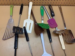 Vintage Kitchen Spatula Flipper Lot of 13- Ecko, Robinson, Foley, Unbranded