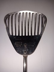 Vtg A&J Kitchamajig Slotted Spoon Whisk Strainer Utensil Red Wood Handle 12” USA