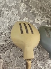 2 Vintage Ekco-Like Unbranded Nylon Slotted Spoon Serving Cooking 11.5” Blue Whi