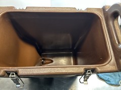 CAMBRO 500LCD 4.75 Gallon Hot & Cold Beverage Dispenser. BROWN